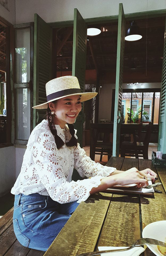 Sao Việt chuộng sắc trắng trong mùa oi nồng